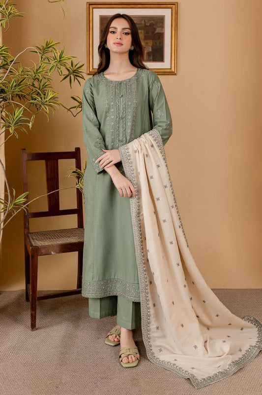 Woman green traditional dress with dupatta and trouser